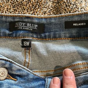 Only worn once. Relaxed fit Judy Blues with cute Santa Fe style hem! Size 18W